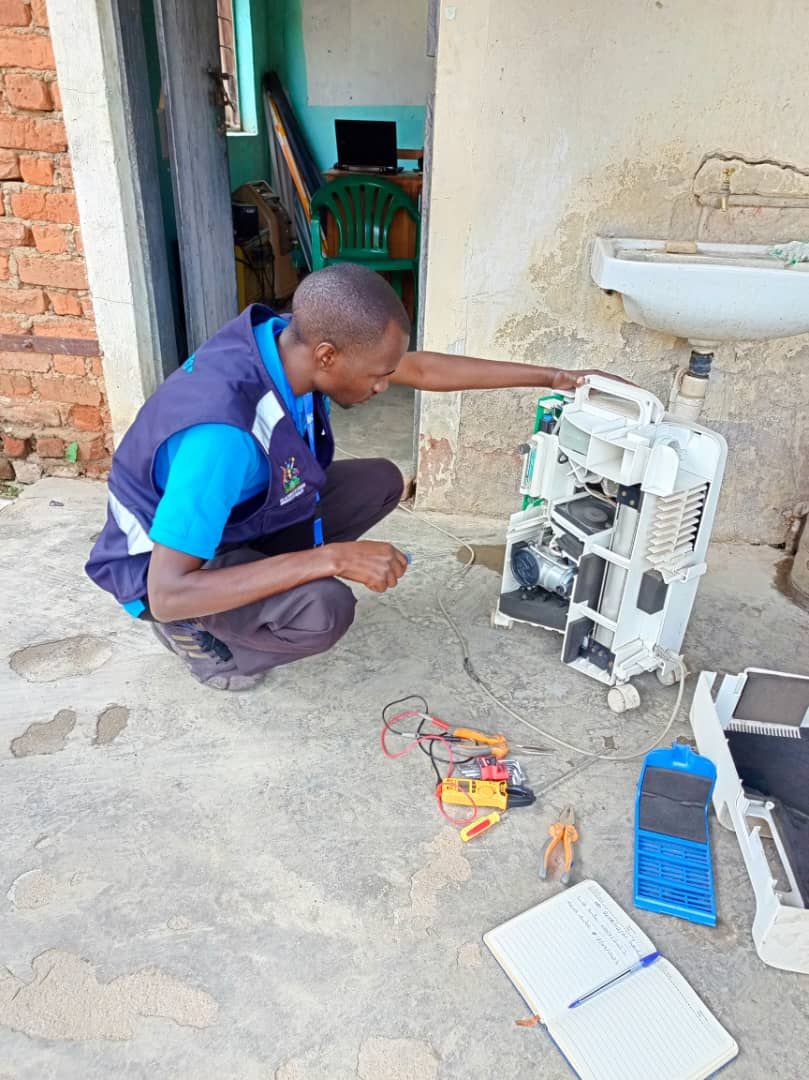 Oxygen concentrator maintenance and repair